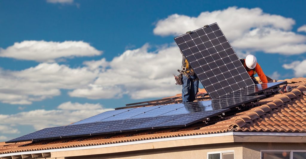 Setor de energia solar pode gerar até 300 mil empregos no Brasil